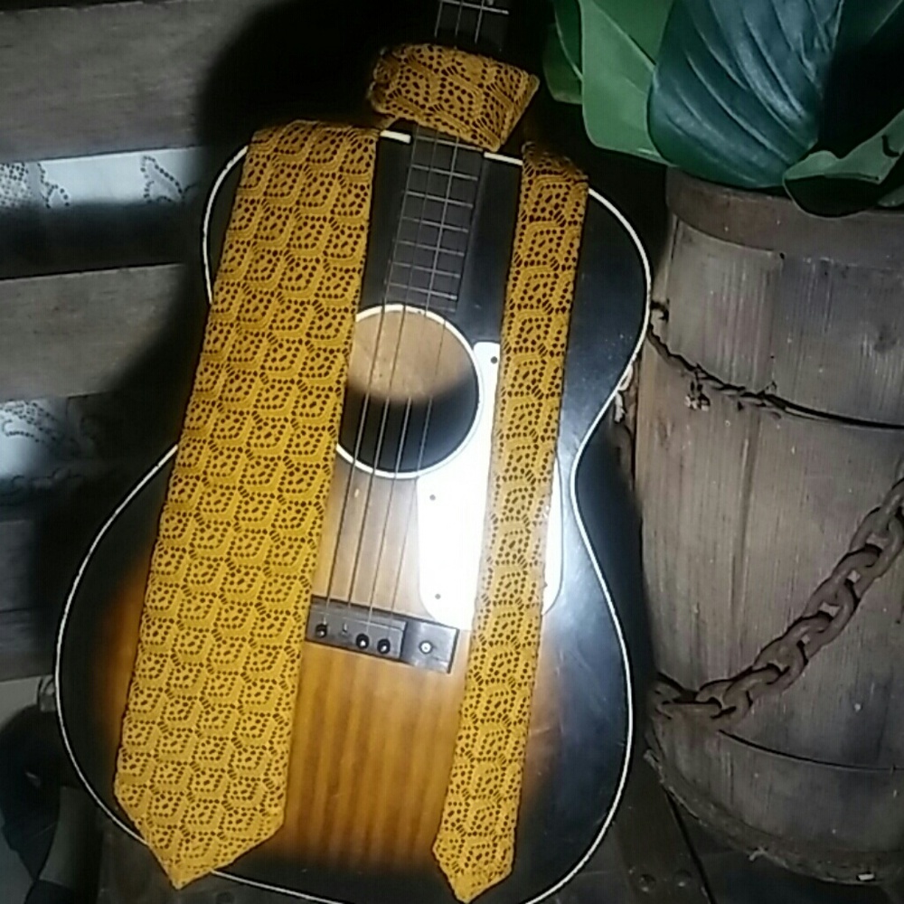 Vintage Mustard Lace. Towncraft Penny's tie